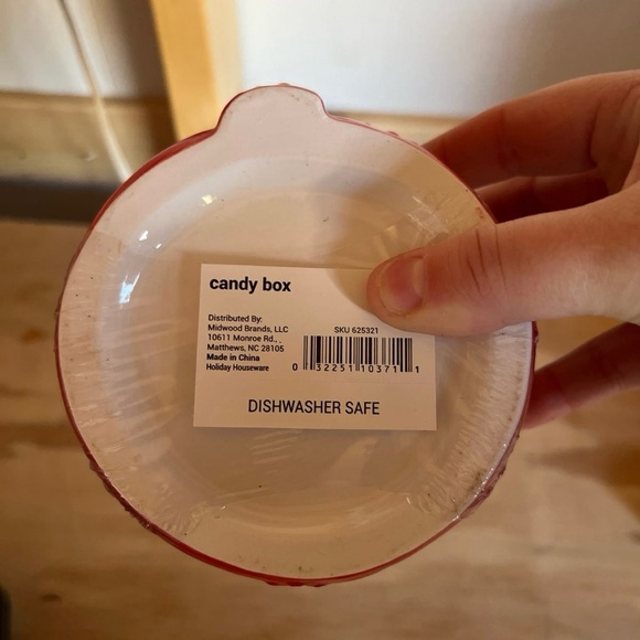 New! Snowman Candy Box - Picture 6 of 6